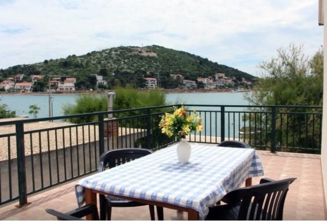 Waterfront Apartments Тисно Экстерьер фото